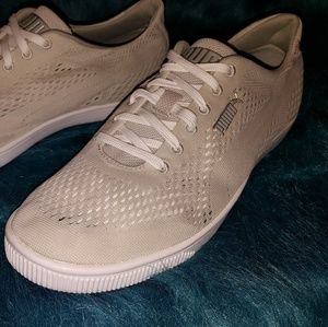 BRAND NEW Puma Sneakers